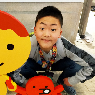 小学高学年の男の子ですが、キャラクターの着ぐるみ大好きです!!