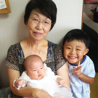 妹が生まれよく面倒をみてくれる