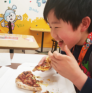 キッザニアで作ったピザを食べたよ!