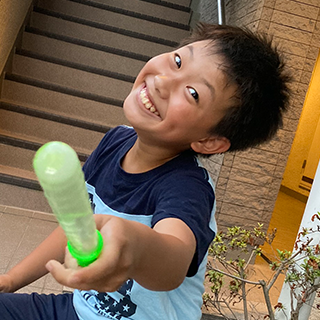 末っ子は家族の笑顔の素
