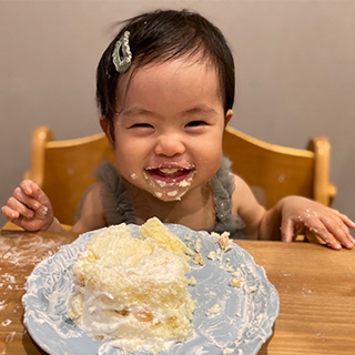 1歳のお誕生日 初めてケーキを食べたよ