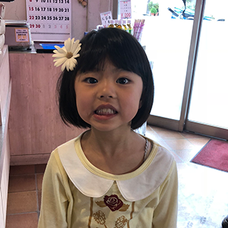 笑顔が素敵な活発な女の子です。