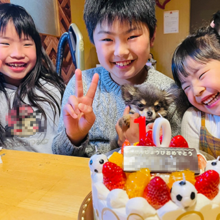 10歳誕生日のお兄ちゃんを挟んで妹達2人です。