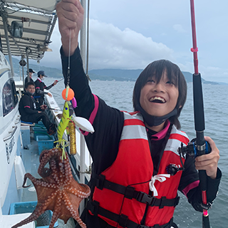 初めてのタコ釣り!大興奮です。やったね!