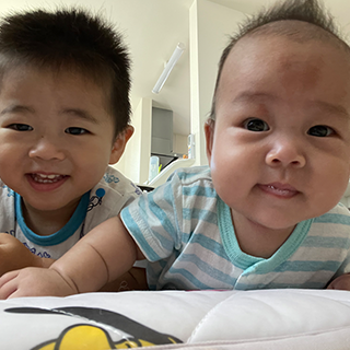 弟のことが大好きなお兄ちゃん!いつか2人が喧嘩したらこの写真を見せてあげたいです!