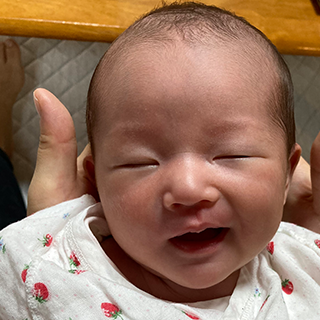 新たに家族に加わって、9日目の笑顔です。