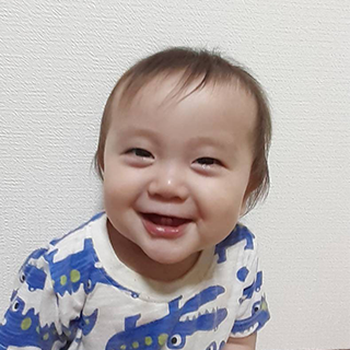 最近、つかまり歩きができるようになり楽しくて仕方ないジョーくんです★