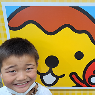 よく笑いますが、笑顔が変です・・・