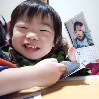 写真撮るよと言ったら目が無くなるほど笑顔を見せてくれて癒されるね!