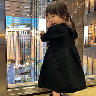 都会の景色を高いところから眺めて大興奮!