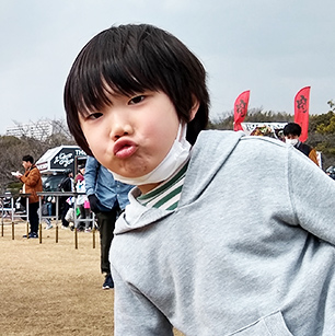 恐竜大好き男子です。今日は大きなたこるちゃんにも会えて上機嫌でした!