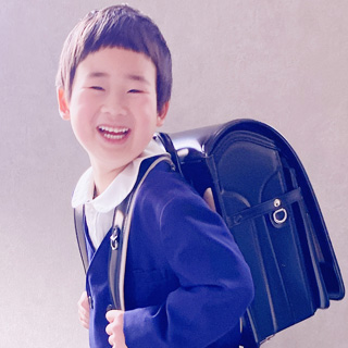 サプライズでピカピカのランドセルが届いて、もう最高~ !小学校頑張るぞっ!