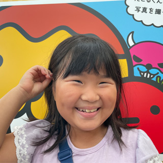 笑うと目が無くなります。