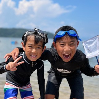 6歳と8歳琵琶湖に遊びに行った時にパチリっ!