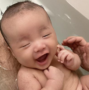 たくさんお散歩した後のお風呂はさいこ~う!!お風呂大好き!!