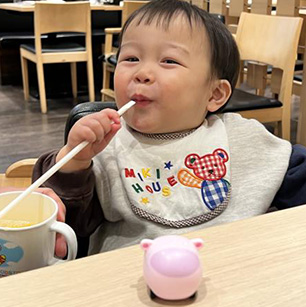 大好きなジュース飲めていい笑顔♪