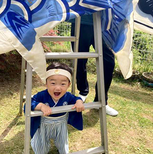 実家で鯉のぼりを出してもらい、喜んでいました。