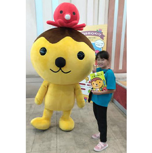 たこるくんとたこるくんじゆうちょうと一緒にとりました!