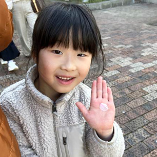 春に桜の花びらをつかまえた時の一枚