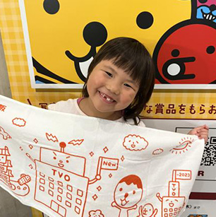 プールでタオルをつかって、いっぱいおよげるようになるよ。