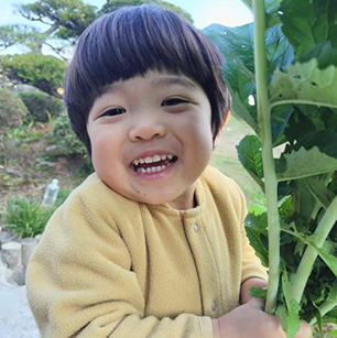 初めての野菜収穫体験で、自分で大根を収穫出来ました。